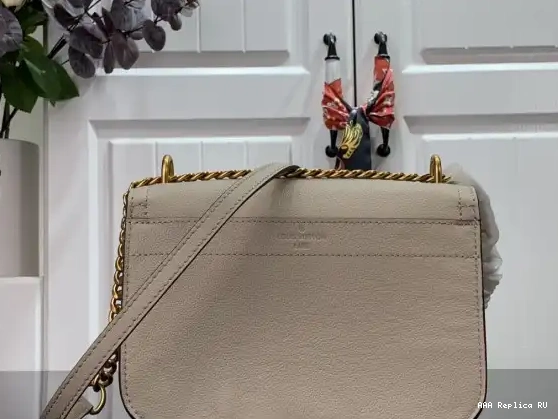 Aaa replica bags CHAIN VUITTON LOUIS LOCKME PM 0514